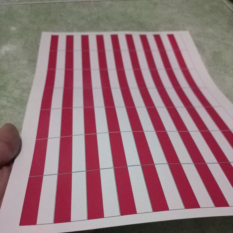 

stiker bendera merah putih ukuran 4x2 cm selembar A4