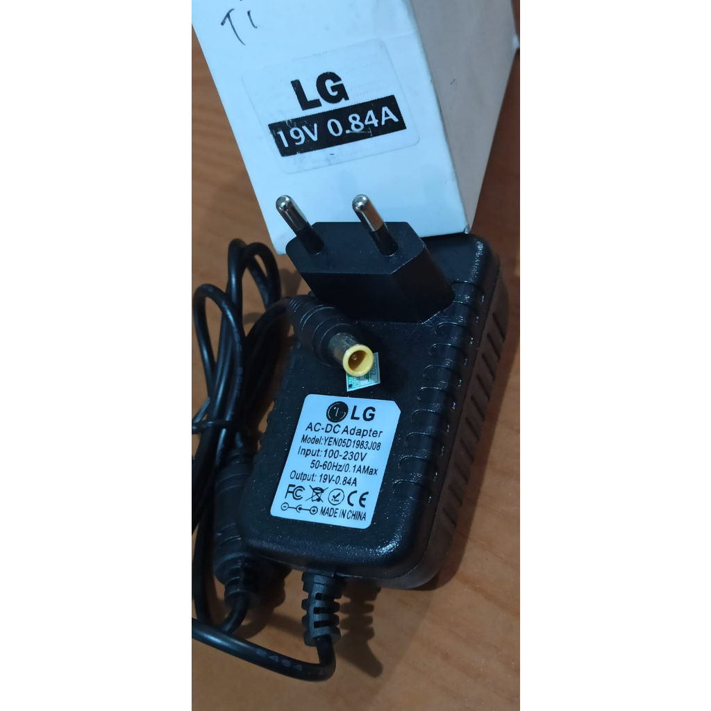Adaptor LCD LED Monitor LG 19V - 0,84A/Adaptor Monitor LG 19v-0.84A