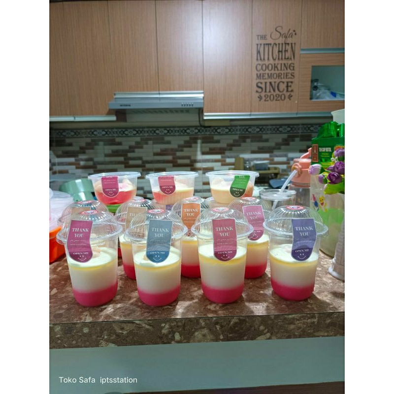 

puding susu merah putih