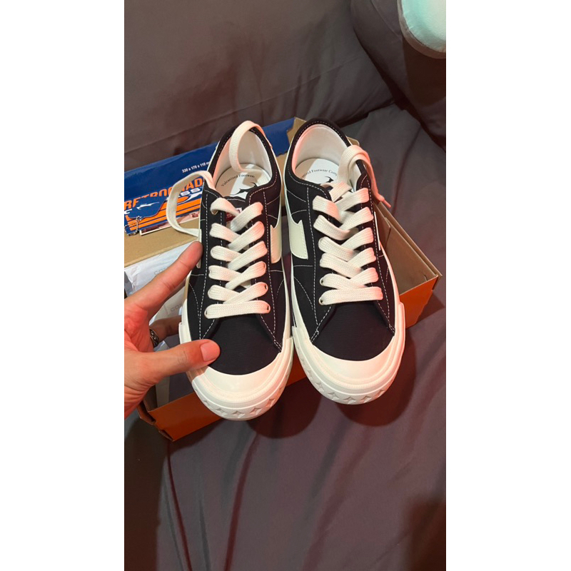 Sepatu Compass Retrograde Low Black White size 44 SECOND