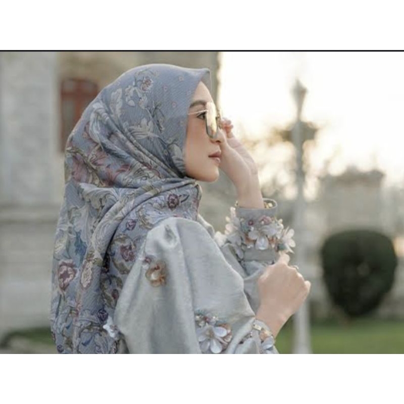 Buttonscarves The Royale series