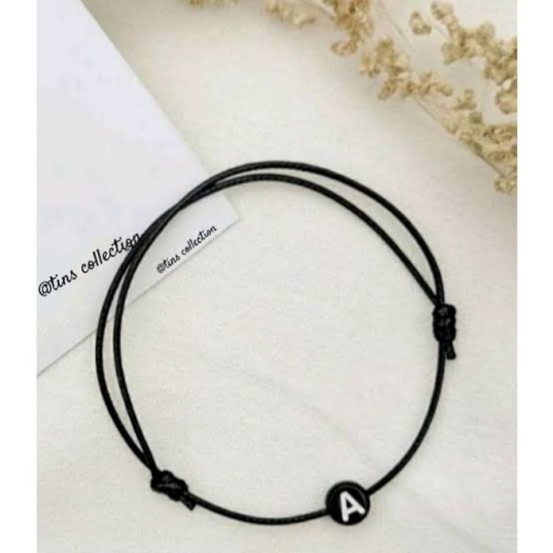 Gelang Tali Inisial Huruf Hitam Bulat
