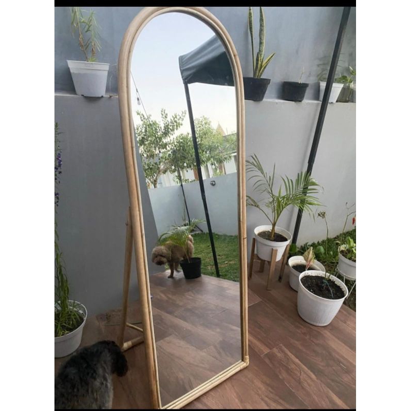 standing mirror rotan 150*50( Sudah termasuk packing kayu)