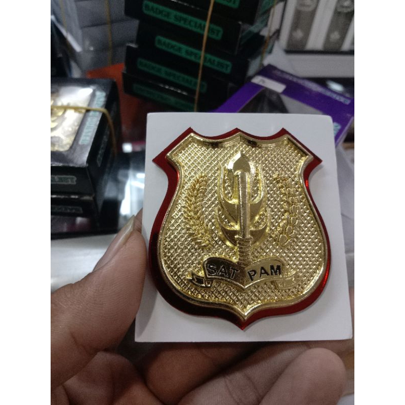 Sale pin satpam gold 2023