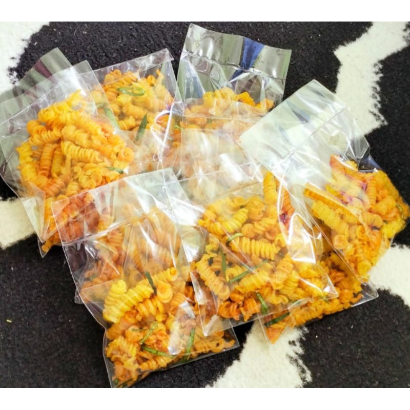 makaroni pedas daun jeruk kemasan sharing