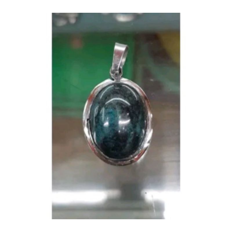 LIONTIN MONEL BATU BADAR BESI HIJAU.