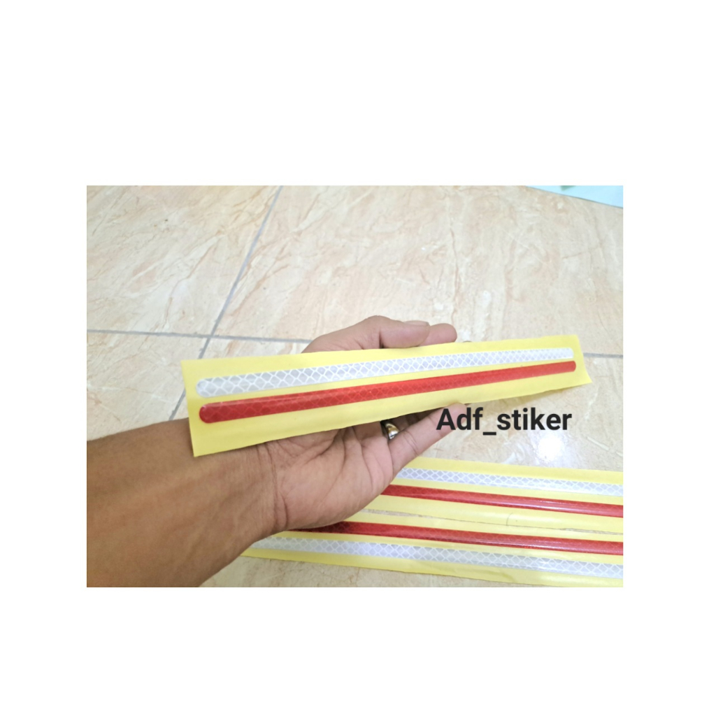 Stiker reflektif plat motor mobil / stiker timbul mata kucing / stiker cover plat nomor