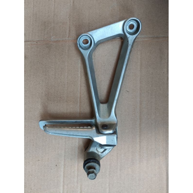 Foot step Postep Pijakan Kaki Belakang Kanan Honda New CBR 150 R CBR150R Old Lokal CBU 2013 2014 201