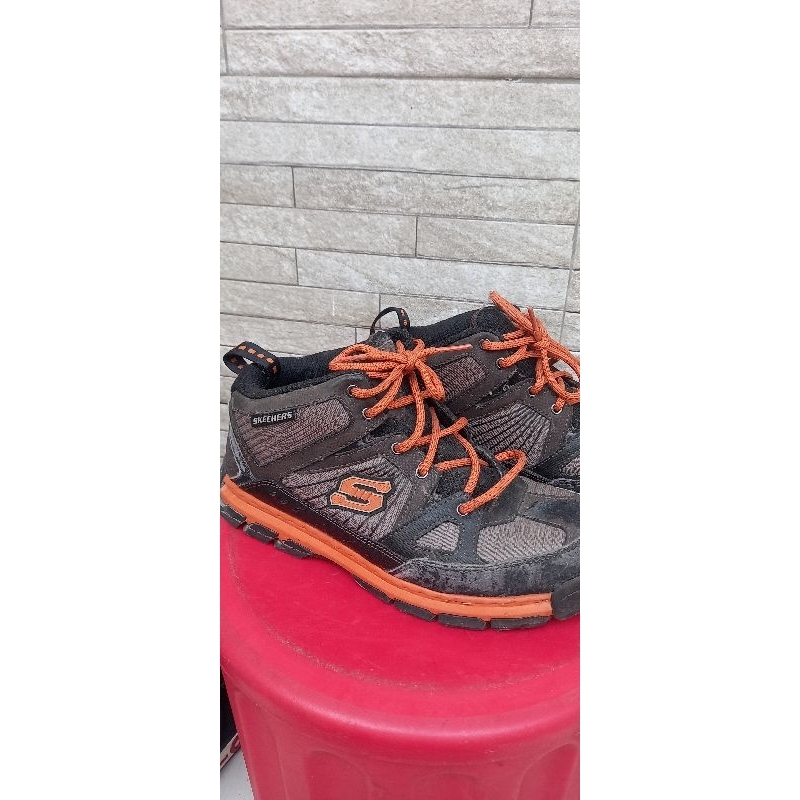Sepatu gunung pria dan wanita preloved merk skechers