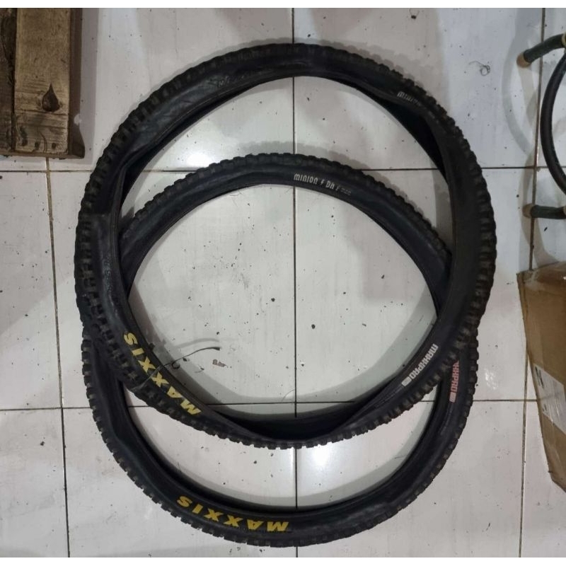 ban luar Maxxis 26 x 235, ban maxxis, ban sepeda,  Minion DHR 26.235 kevlar bekas copotan sepeda.