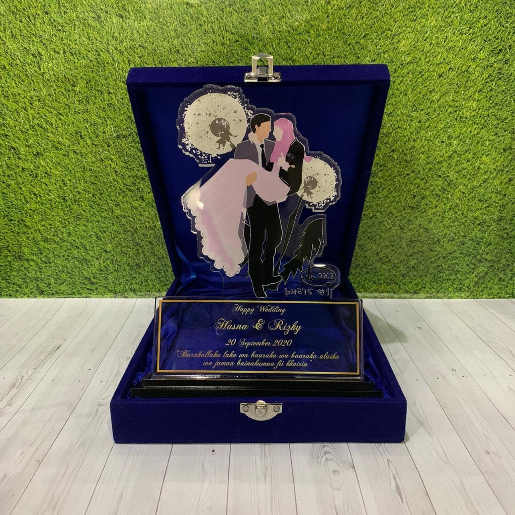 KADO WEDDING (CUSTOM), KADO PERNIKAHAN, SOUVENIR, KADO UNIK, PLAKAT WISUDA, MAGANG, PKL, PLAKAT KENA