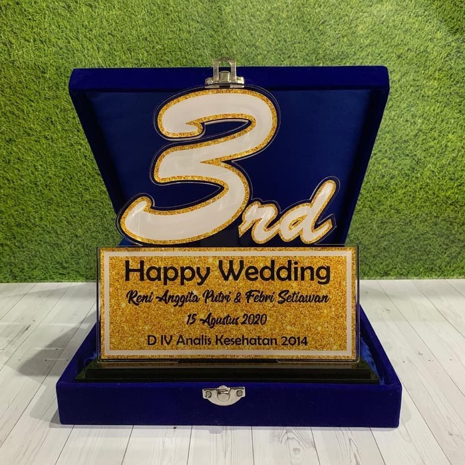 TROPHY WEDDING/KADO PERNIKAHAN/KADO UNIK/PLAKAT WISUDA/MAGANG/PKL/PLAKAT KENANG-KENANGAN/UCAPAN TERI