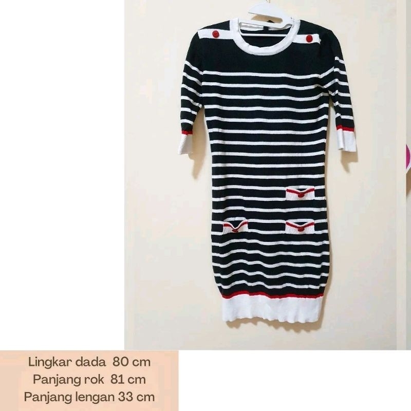 Rok Kaos Garis Hitam Putih