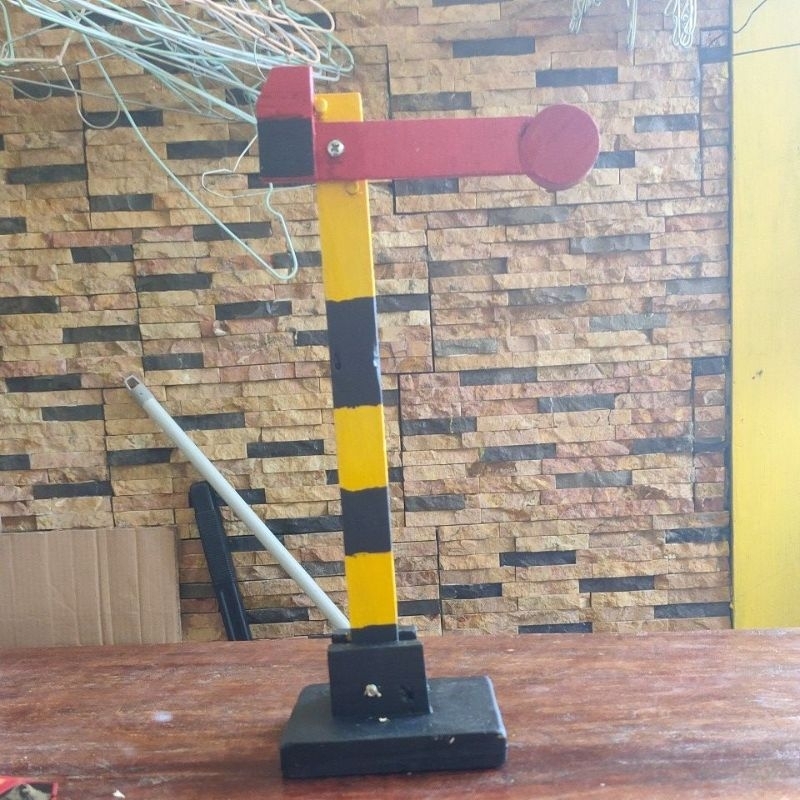 Lampu Signal Kereta Api Mekanik Kereta Api Kayu Surabaya