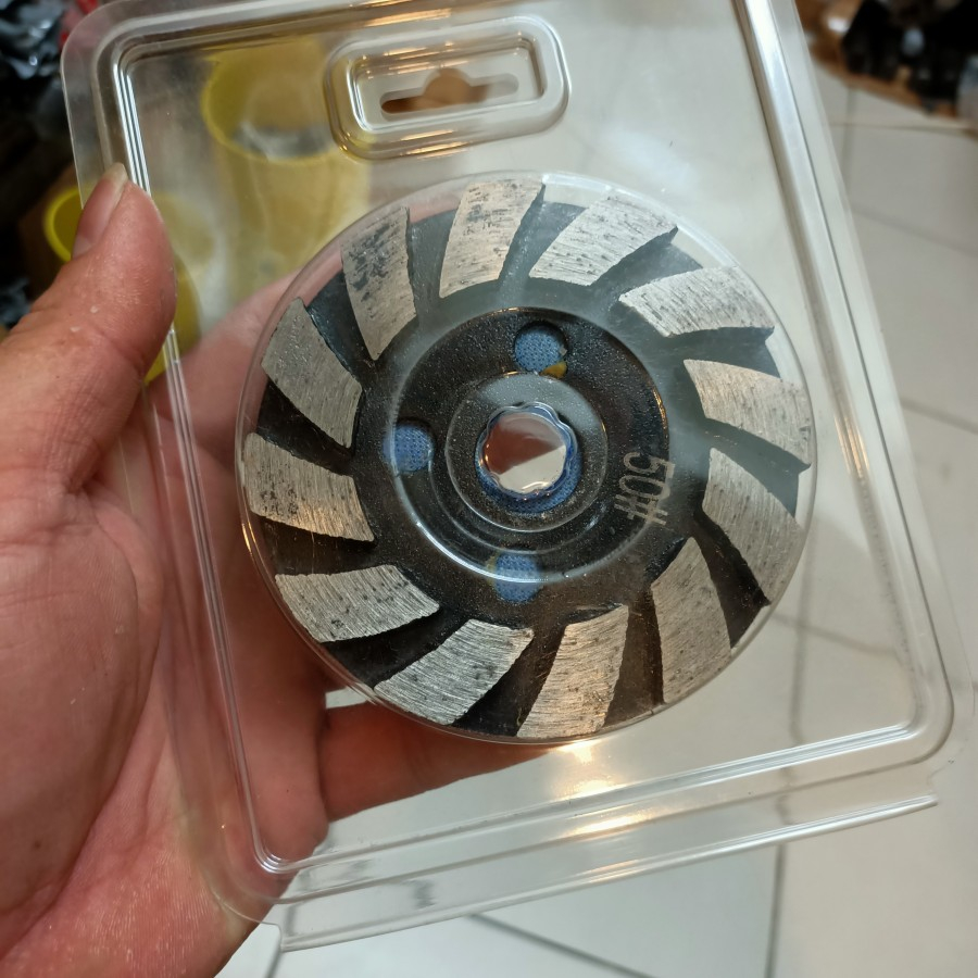 segmen pad poles lantai beton