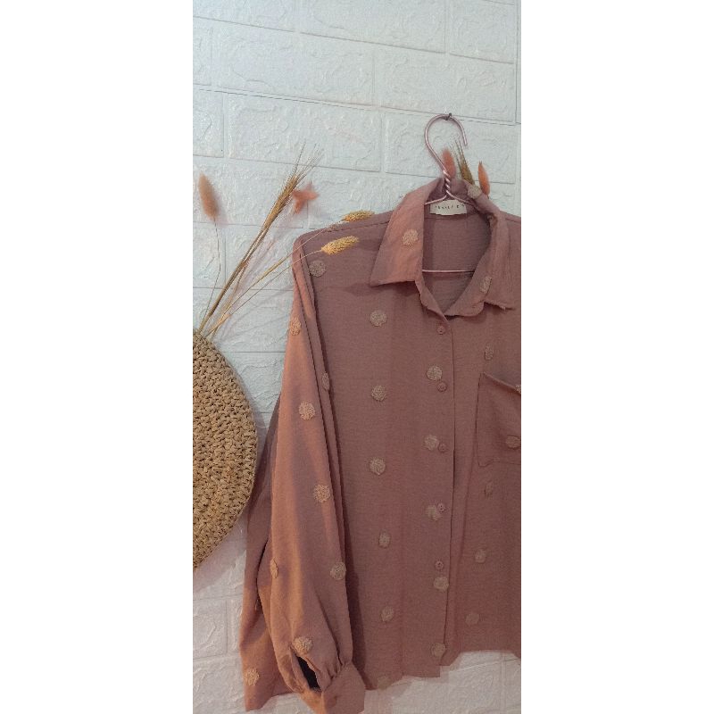 Arascarf / Arakleider Kemeja Wanita Motif Polka Shirt Preloved