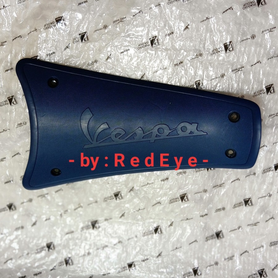 TUTUP ACCU VESPA PRIMAVERA YACTH - SEAN WOTHERSPOON