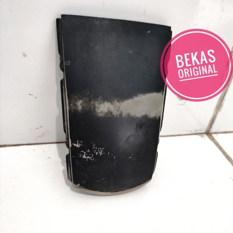 sambungan cover body hitam belakang Honda Supra x 125 old lama hitam bekas ORI copotan.
