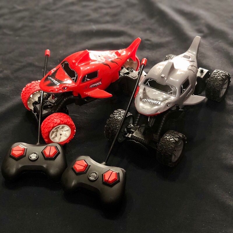 Mainan Mobil Remote Control hiu Climbing Car RC Rock Crawler hiu merah abu abh remote monster charge