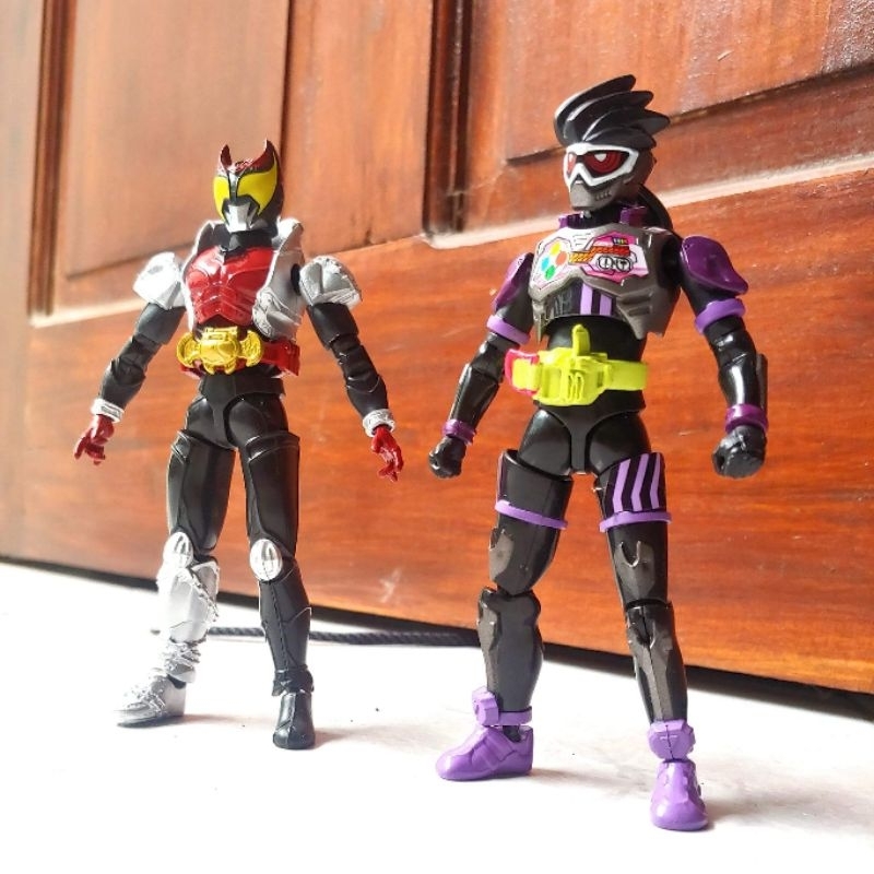 Figure Saga Kamen Rider Kiva & Genm