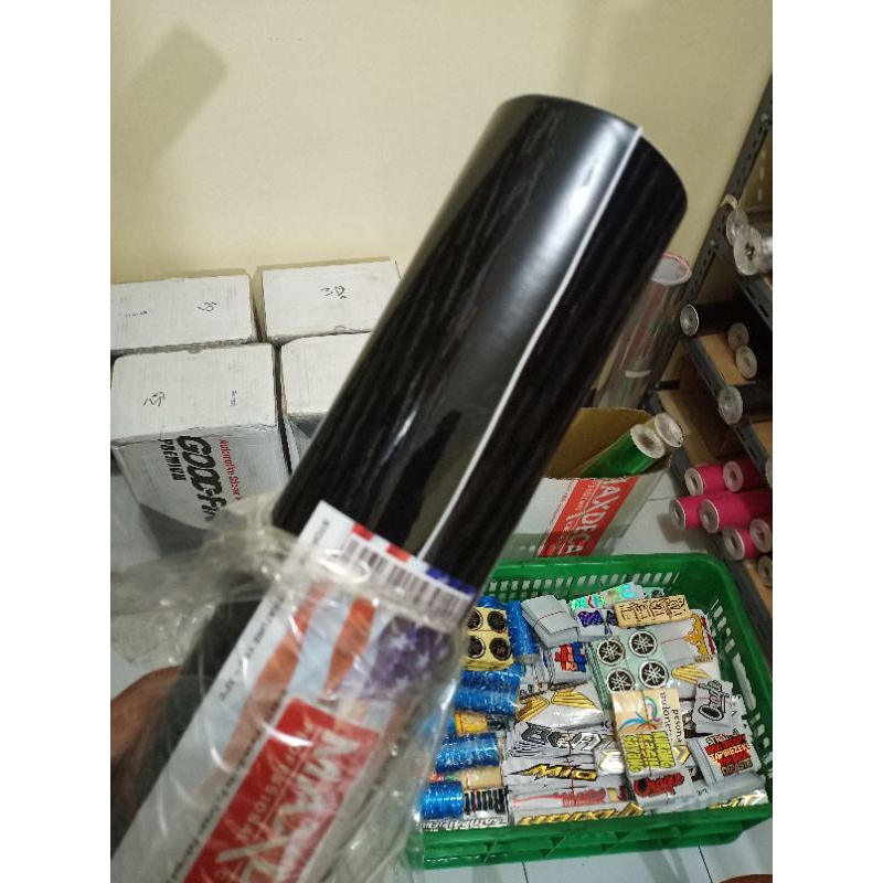 Skotlet maxdecal hitam glossy skotlet putih glossy