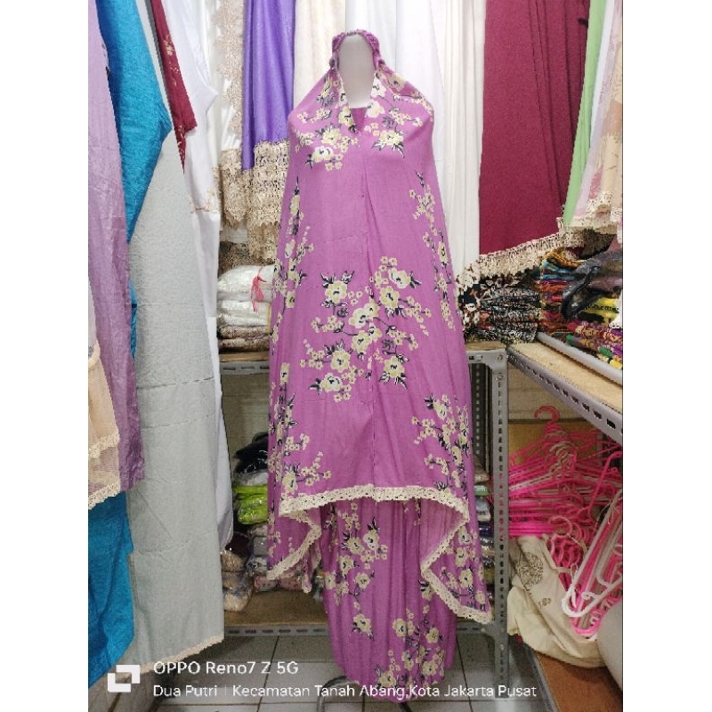 Mukena Bali Renda Rajut Motif Bunga Sakura