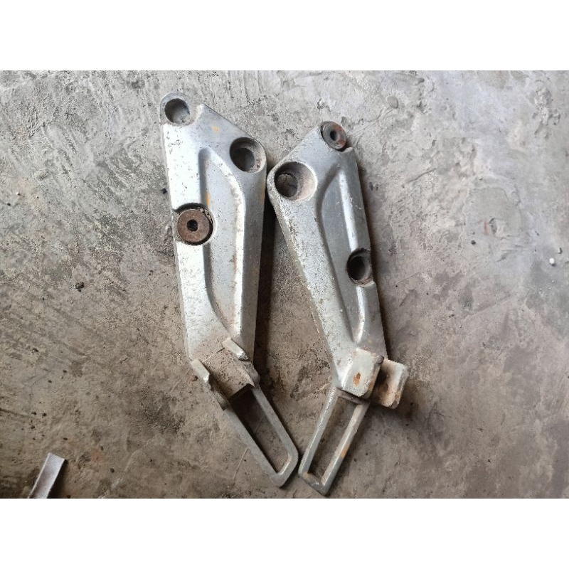 Postep pijakan belakang Supra x lama