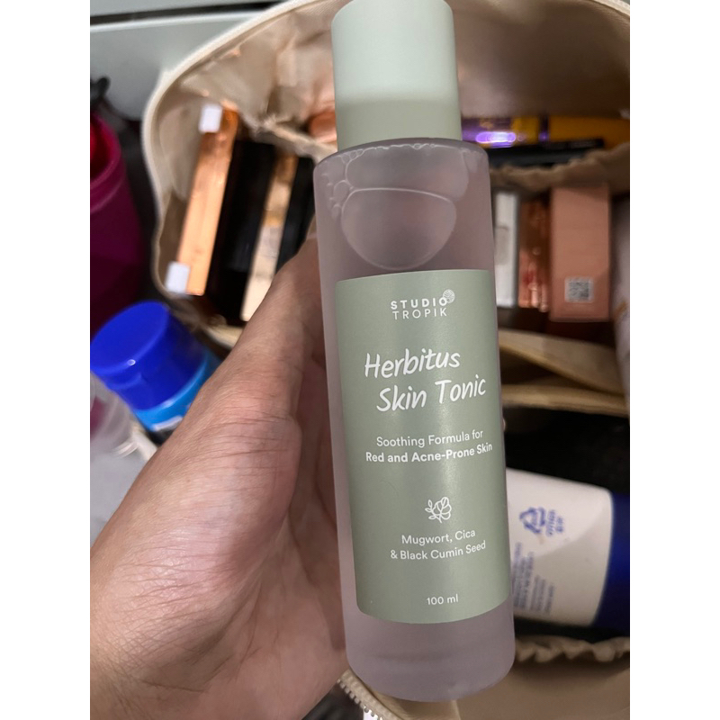 studio tropic  herbitus skin tonic