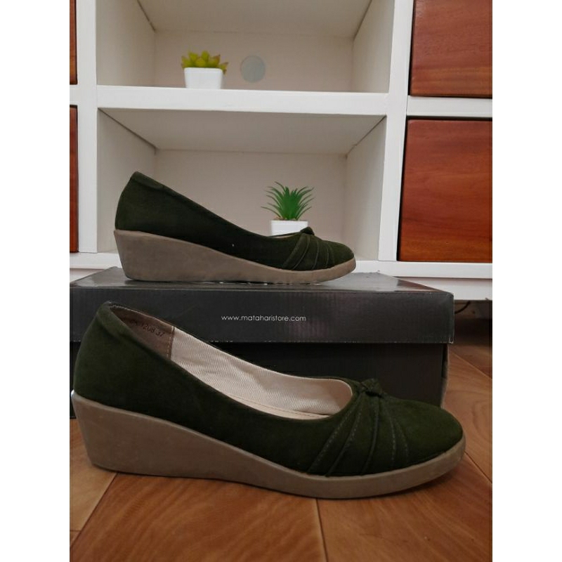 PRELOVED wedges St.Yves