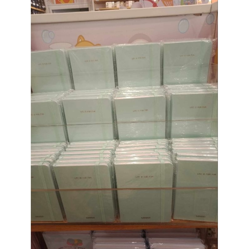 

MINISO Buku Catatan Blank - Mint Green Series A6 Hardcover Book With Elastic Band (80 Sheets)