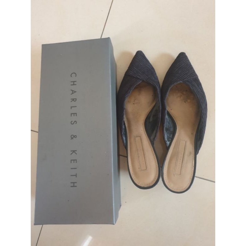 Preloved sepatu charles n keith