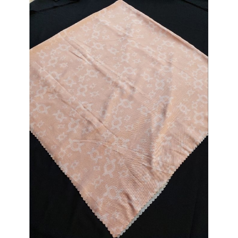 preloved wearing klamby liberty scarf