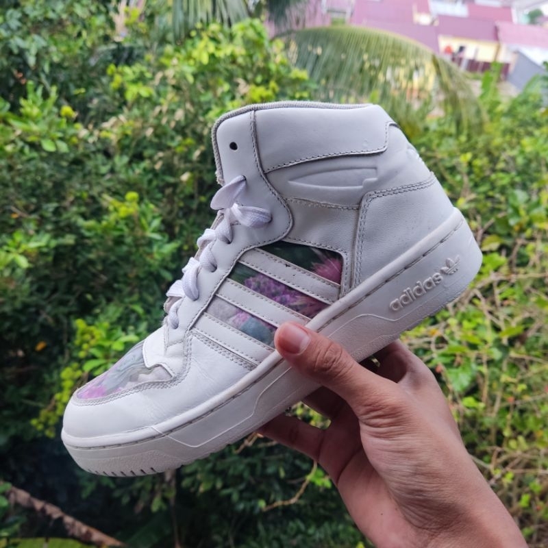 sepatu jalan sneakers sepatu cewek adidas  ori size 38⅔