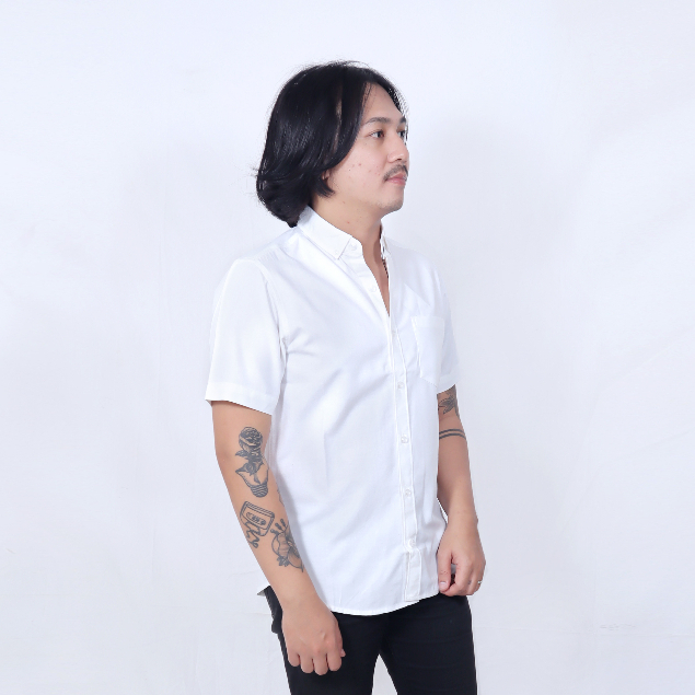 KEMEJA PUTIH LENGAN PENDEK PRIA SLIMFIT