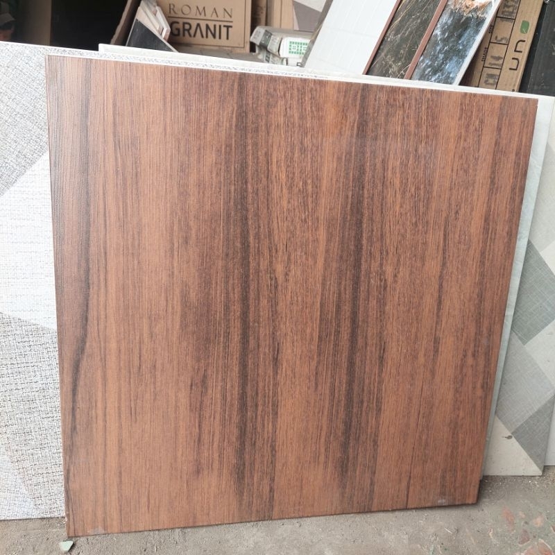 KERAMIK MURAH MOTIF KAYU 50X50 KIA FERRARA BROWN KW 1