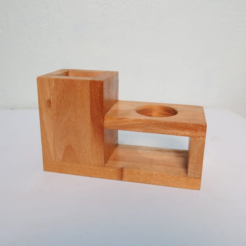 

Kotak pensil kayu minimalis