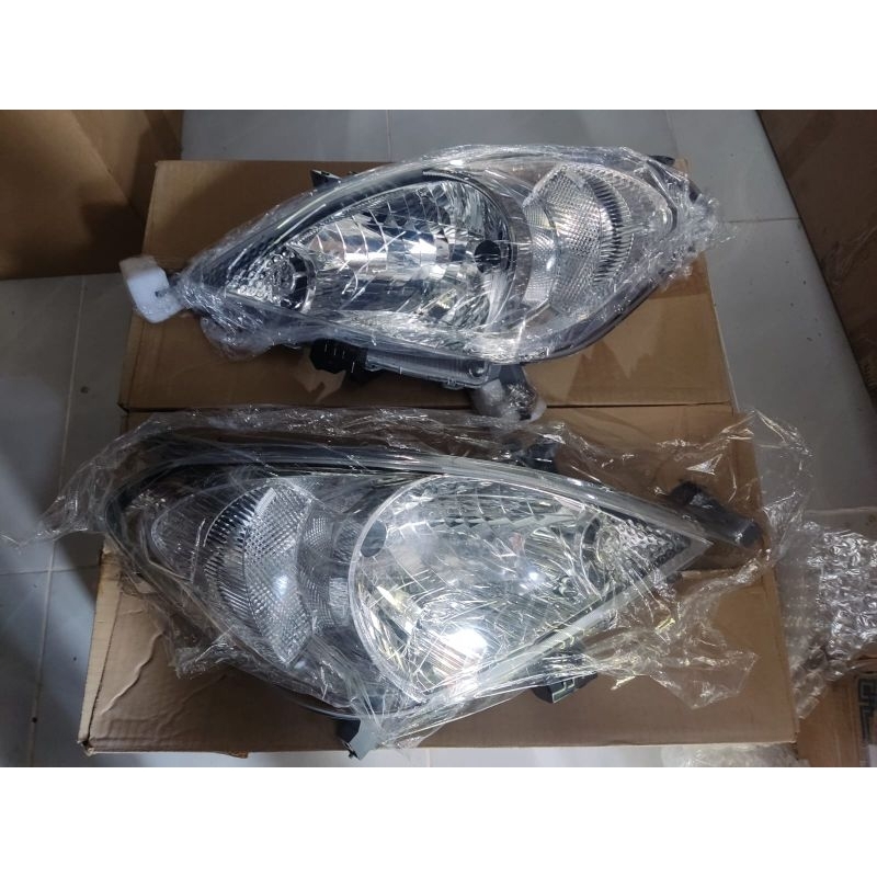 lampu depan innova lama 2005-2010