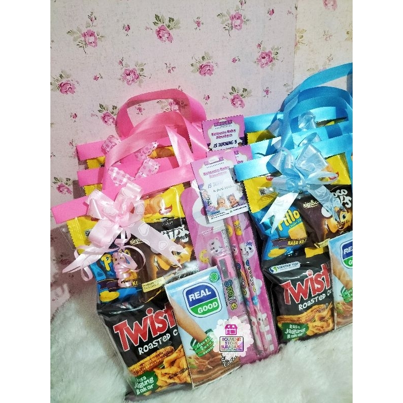 

Paket Snack dan Set alat Tulis Karakter || Souvenir snack ulang tahun
