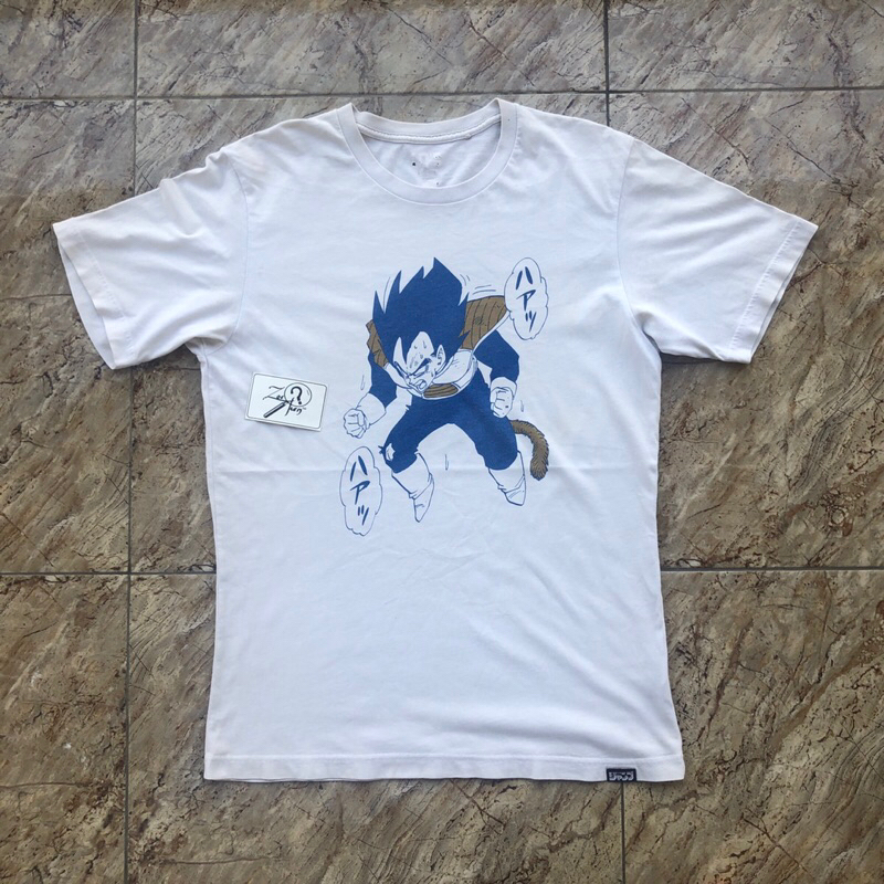 KAOS UNIQLO X DRAGONBALL VEGETA PUTIH