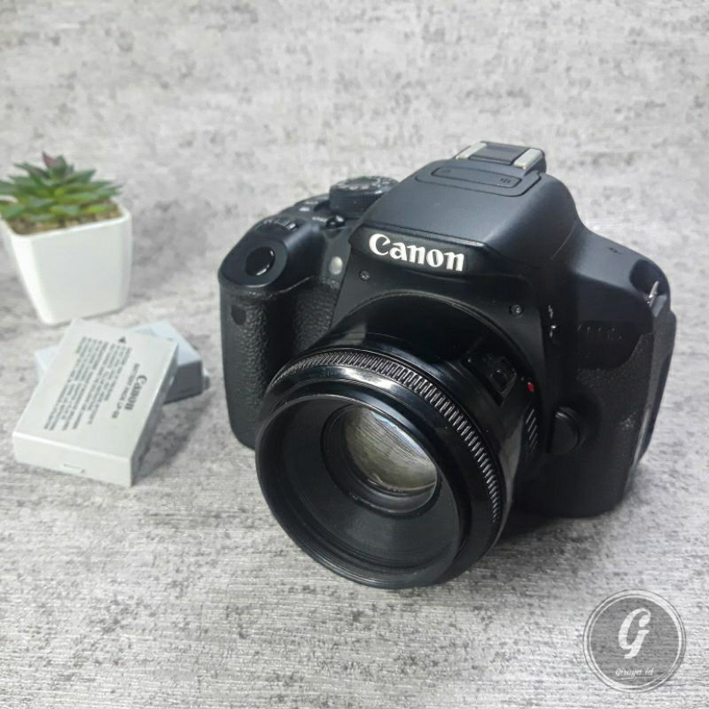 Kamera DSLR Canon 700D Lensa Fix 50mm second