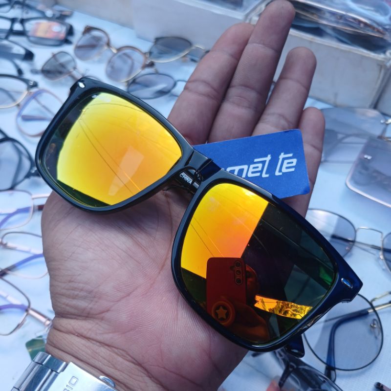 Kacamata Kotak Hitam Pria