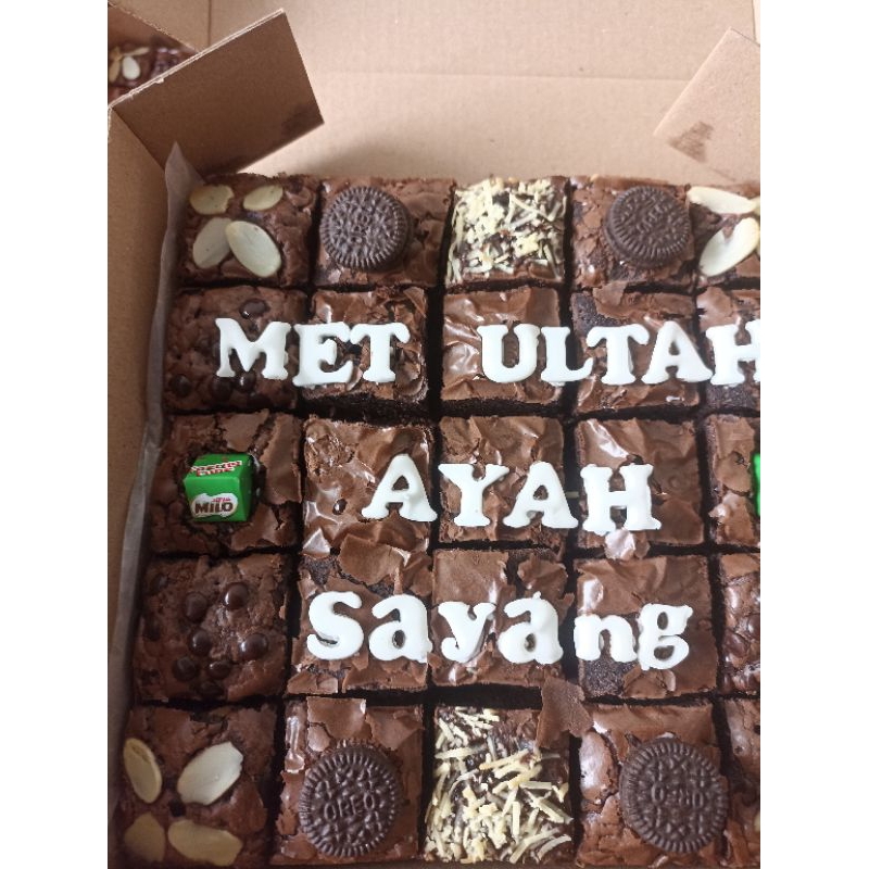 

brownies fudgy / brownies panggang/brownies request tulisan