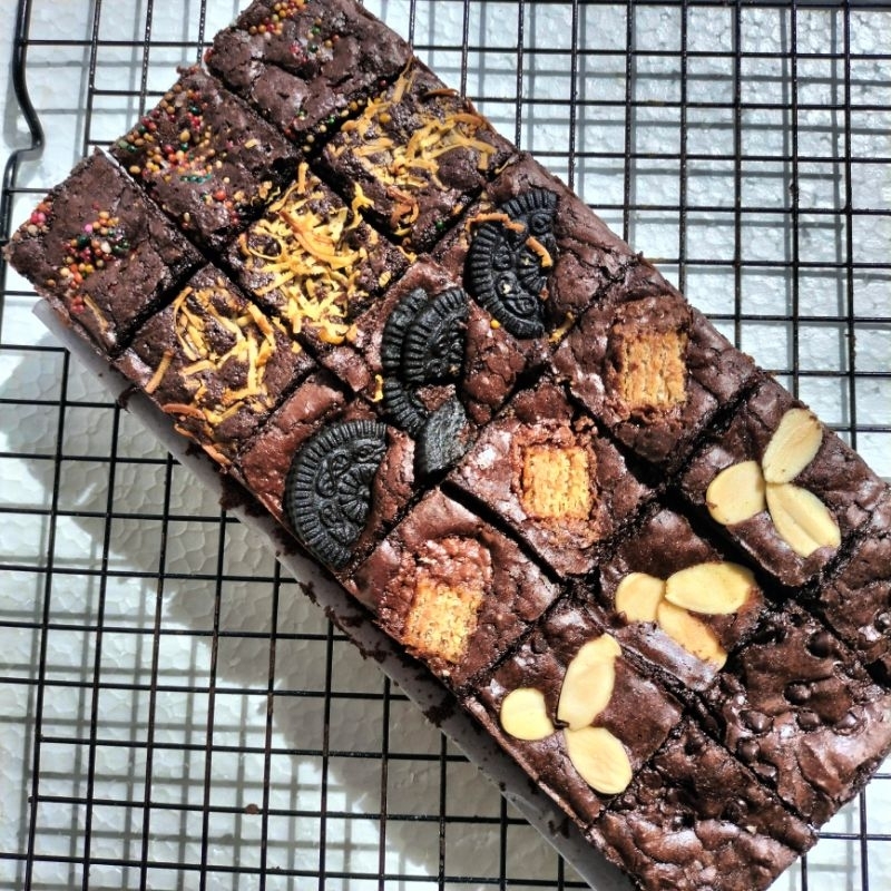 

*ZAMAFOOD* Fudgy Chewy Brownie box ukuran 22x10cm