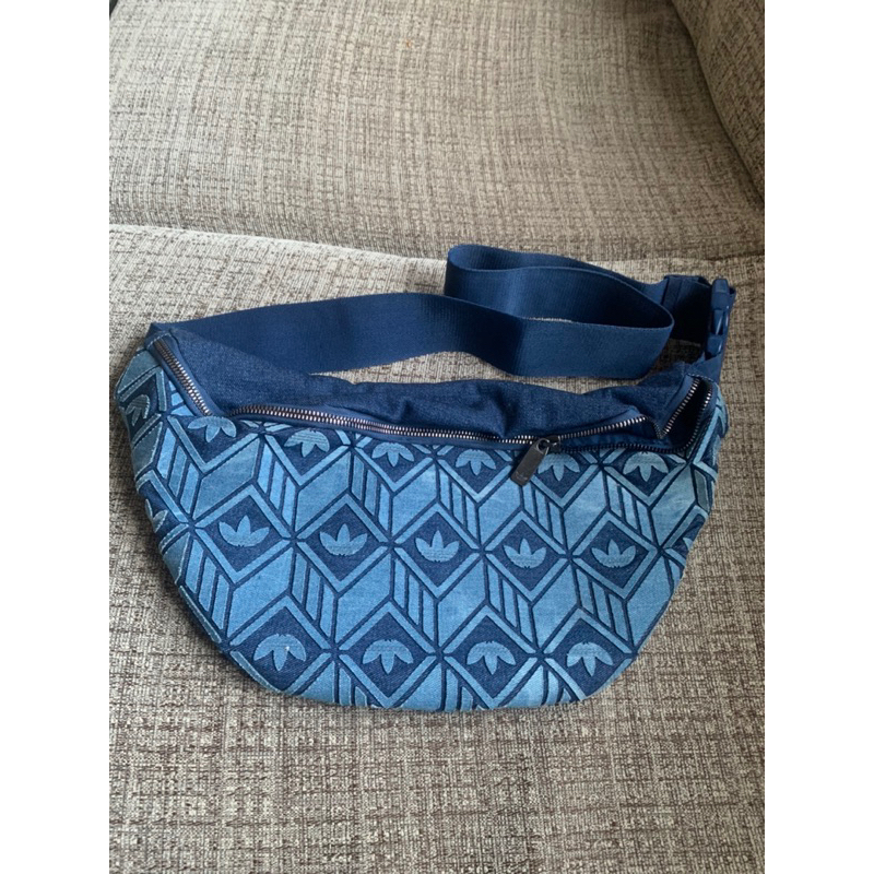 Sling bag Adidas preloved