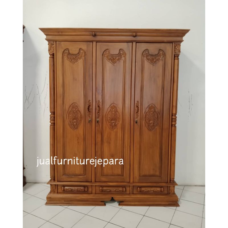 lemari pakaian 3 pintu minimalis kayu jati Jepara, almari pakaian 3 pintu minimalis kayu jati jepara
