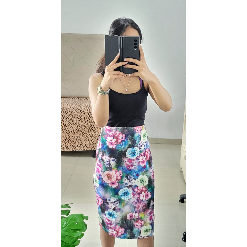 Rok motif bunga_bunga bahan scuba