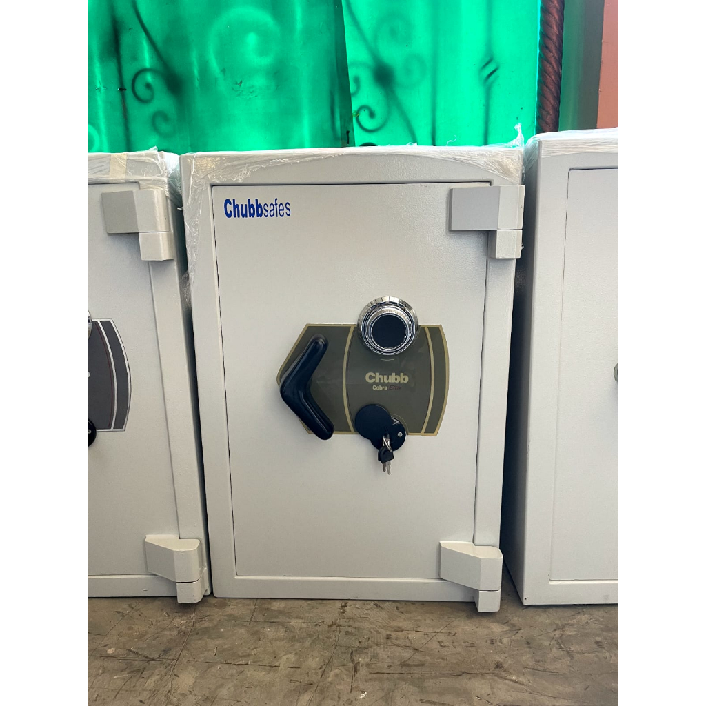 Brankas chubb bekas seperti baru istimewa