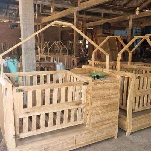 Box bayi kayu jati Finishing