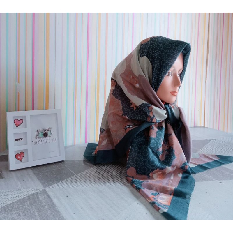 Kerudung segi empat premium / Kerudung segi empat voal motif / Kerudung segi empat Laser cut