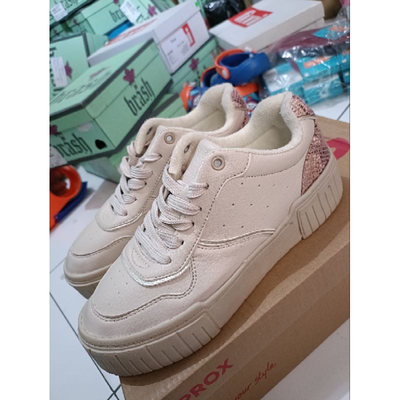 36½ payless clearance sale sprox arya sneakers